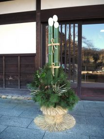 Kadomatsu (decorative pine trees) at the gate