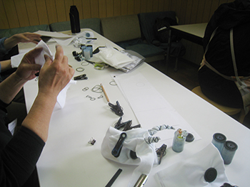 親子で藍染めこいのぼり 模様付け