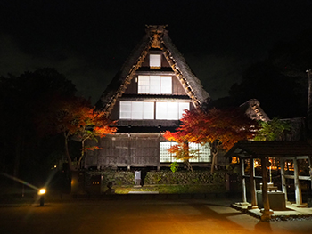 昨年の「夜の民家園」の会場風景